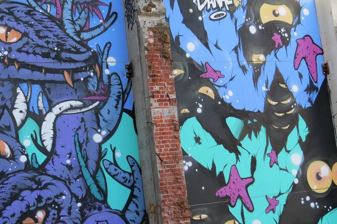 City Highlights by Tesla - 3hrs - The Arts Centre Makete (markets) and why this neighborhood feels like a living classroom