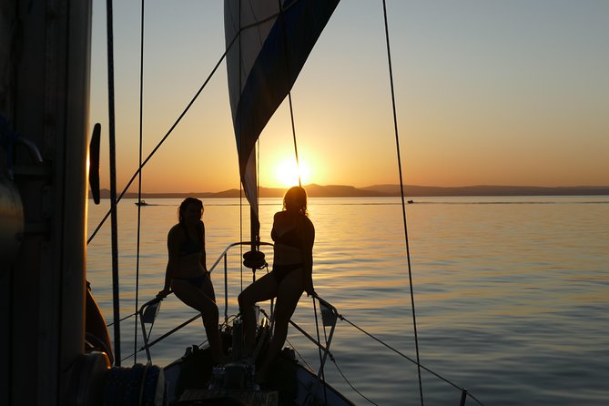 Classical Sailing - Māori Rock Carvings -Taupo Sailing Adventures - Drinks, snacks, and onboard comfort that actually help