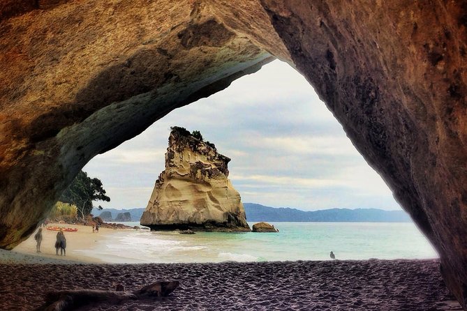 Coromandel Coastal Experience - Small Group Tour from Auckland - Hot Water Beach: how the thermal sand pool works