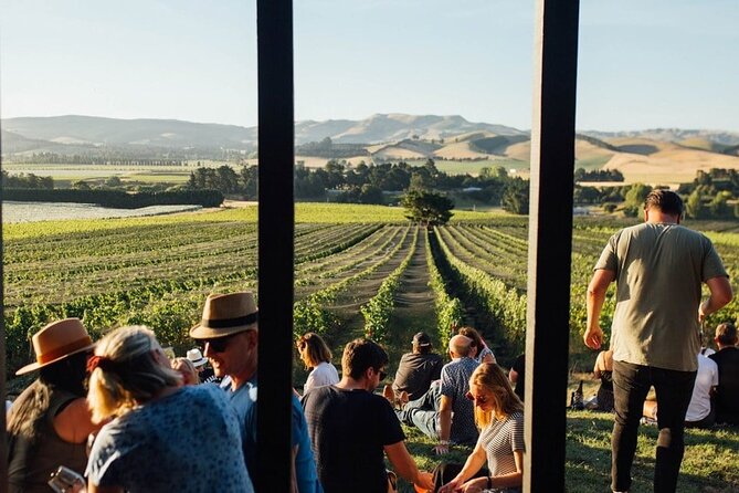 CRUISE SHIP DAY LYTTELTON Hop On Hop Off Wine Tours to Waipara - Amberley Hotel and Nor Wester Cafe: good breaks before you taste