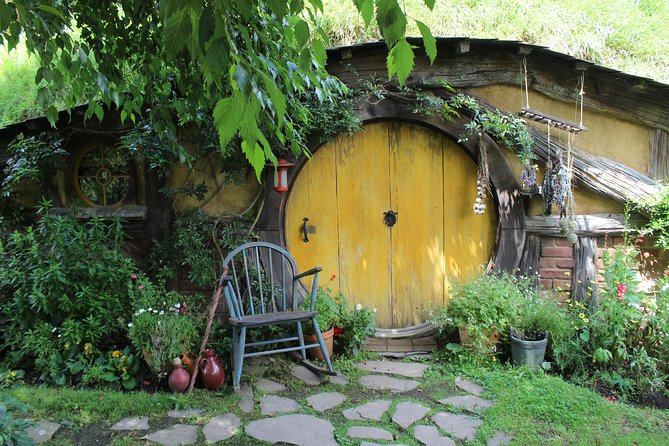 Day Tour Hobbiton + Rotorua from Auckland in Luxury Minibus - Who this tour is best for, and who should think twice
