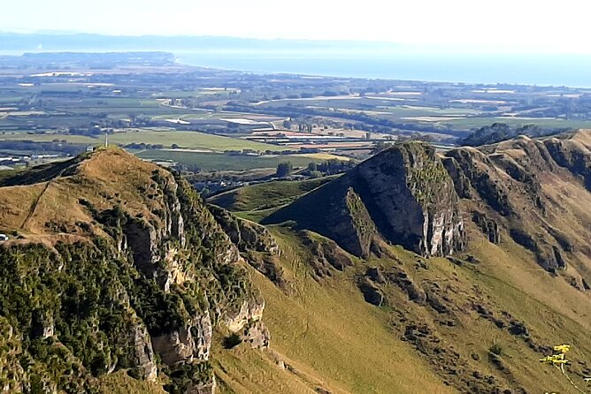 Deco Napier, Te Mata Peak, Garden Walk and Wine Tasting Tour - Start at Napier iSite, then get your bearings fast