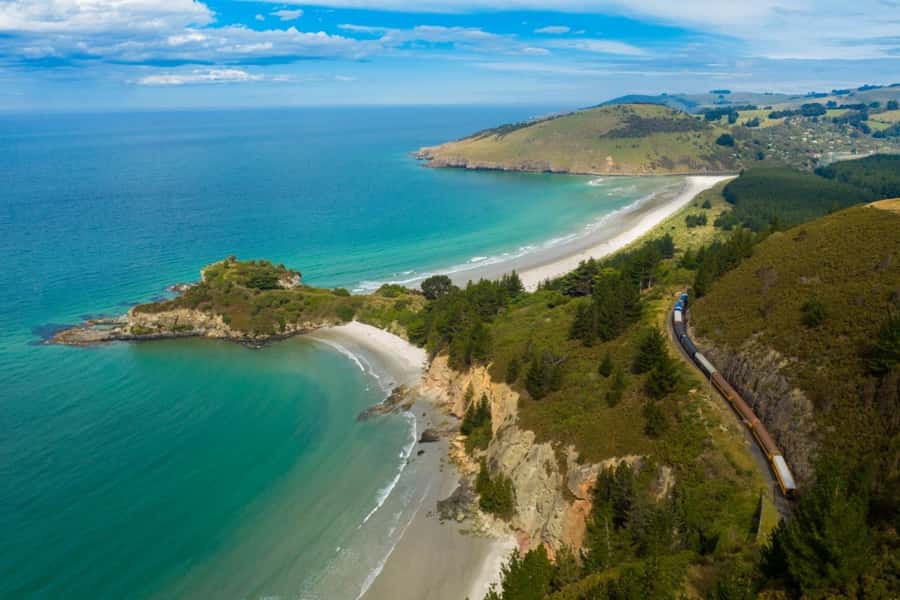 Dunedin: Scenic Railway Tour of Otago's Coastline - Onboard storyteller, 1930s carriages, and where to get snacks