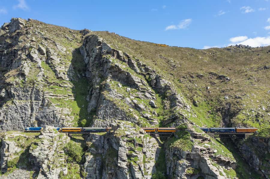 Dunedin: Scenic Railway Tour Through the Taieri Gorge - Onboard Comfort and the Viewing Reality