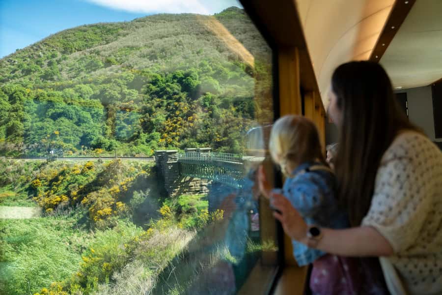 Dunedin: Scenic Railway Tour Through the Taieri Gorge - Along the Taieri River: Bridges, Tunnels, and Photo Moments
