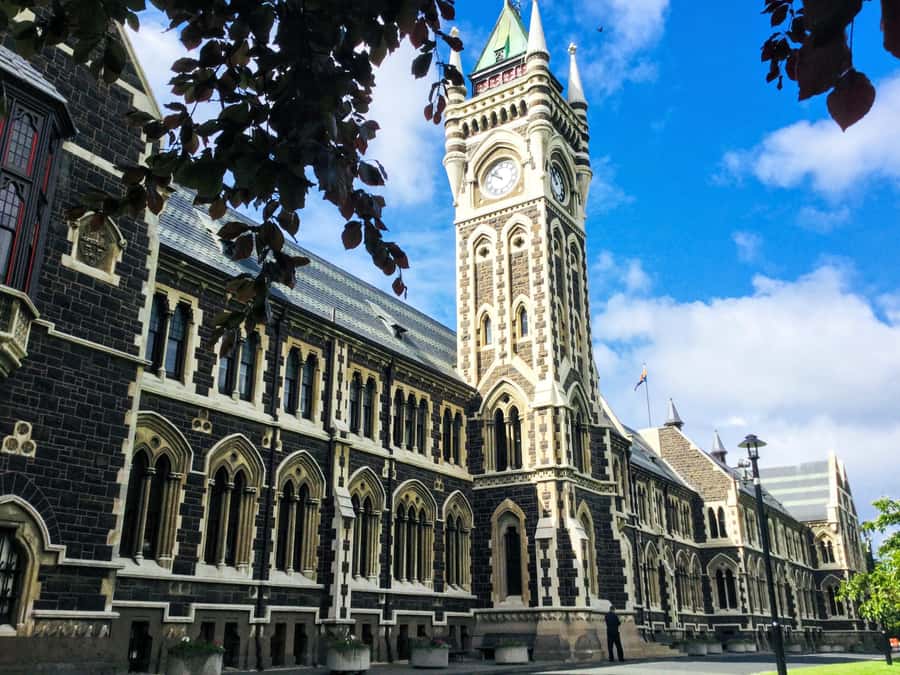 Dunedin: Small Group City Highlights Tour - University of Otago and the First Church of Otago