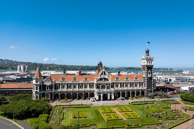 Dunedin to Queenstown One Way Tour Including Taieri Gorge Train - Cromwell, Lake Dunstan, and the Drive Between Stops