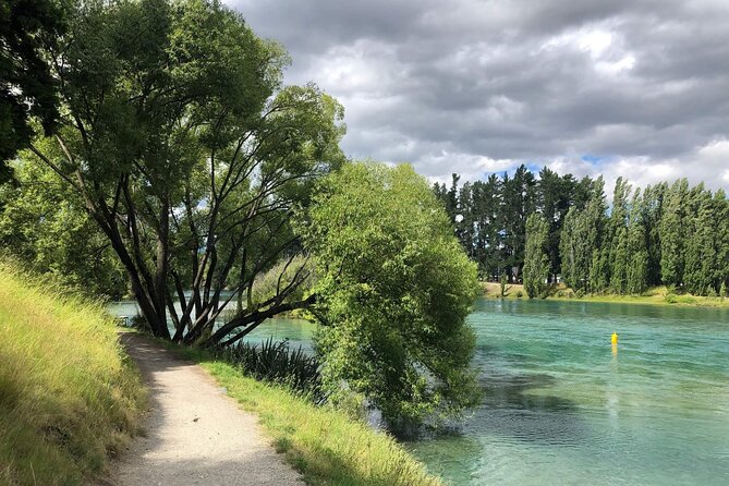 ebike tour lake Hawea river track to Wanaka - Hawea Whitewater Park stop: free, cold-water fun to watch