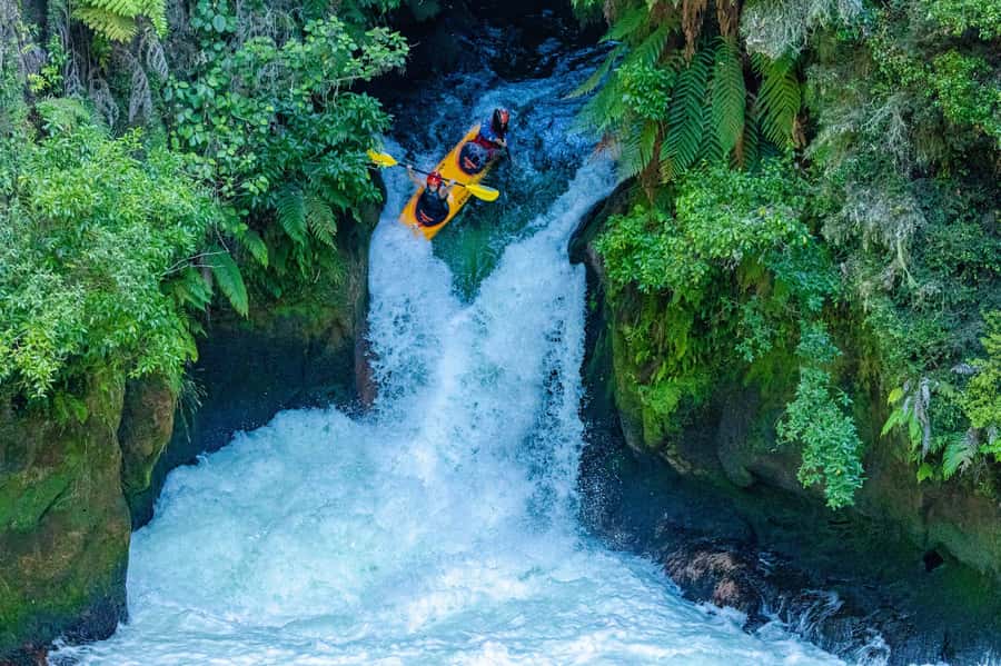 Epic Tandem Kayak Tour down the Kaituna River Waterfalls - Rain or shine: why weather changes how the river feels