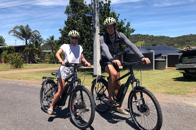 eRide Waiheke 5 bays ride - Food breaks that fit the ride: gelato, lunch stops, winery time