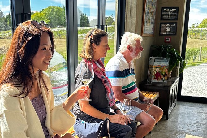 'Express' Wine Tour & Māori Culture Wānaka - Why the small group matters (six people max)