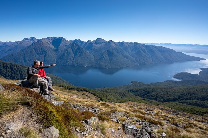 Fiordland Heli-hike from Te Anau - The 25-minute helicopter flight over Lake Te Anau