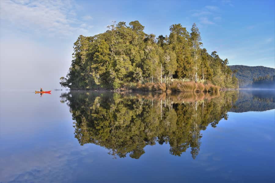 Franz Josef: 3-Hour Kayak Tour on Lake Mapourika - The 3-Hour Kayak Route: Calm Water, Sanctuary Paddling, and Occasional Side Channels