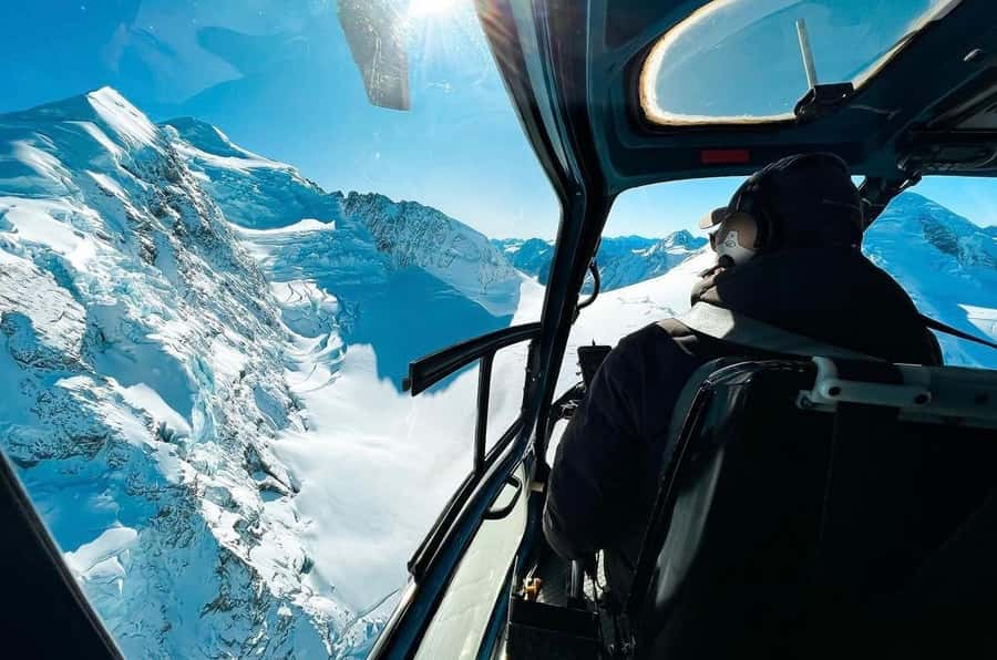 Franz Josef: 35min Helicopter Trip over Two Glaciers - From Main Street check-in to a hangar boarding: how the day starts