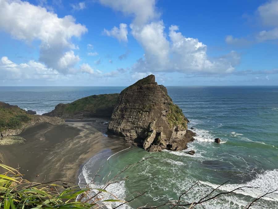 From Auckland: Guided Tour of Piha with Scenic Beach Walks - The day’s timing, walking distance, and how to prepare