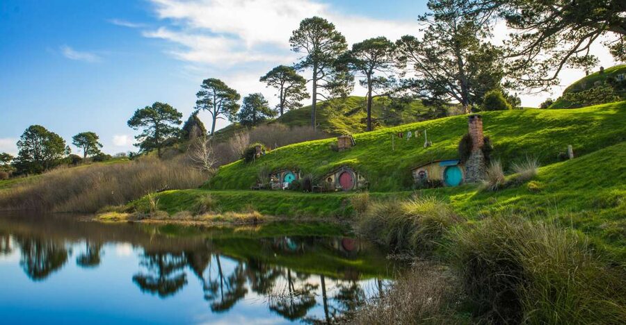 From Auckland: Hobbiton Movie Set Full-Day Small-Group Trip - The Green Dragon stop: the included drink and the right vibe