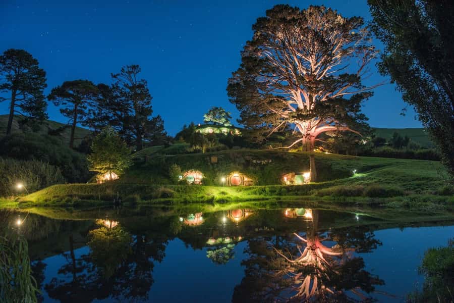 From Auckland: Hobbiton Movie Set - Private Tour - Bag End and the Green Dragon Inn: the two moments that sell the day