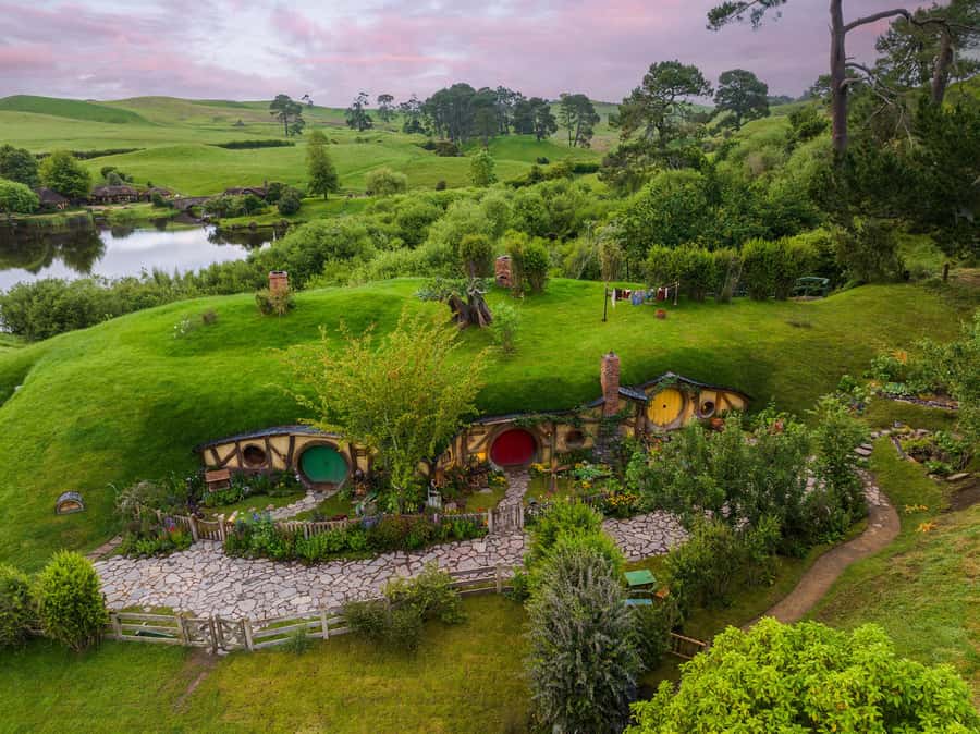 From Auckland: Hobbiton Movie Set Small Group Tour - Hobbiton Movie Set: 44 hobbit holes, gardens, and The Green Dragon Inn