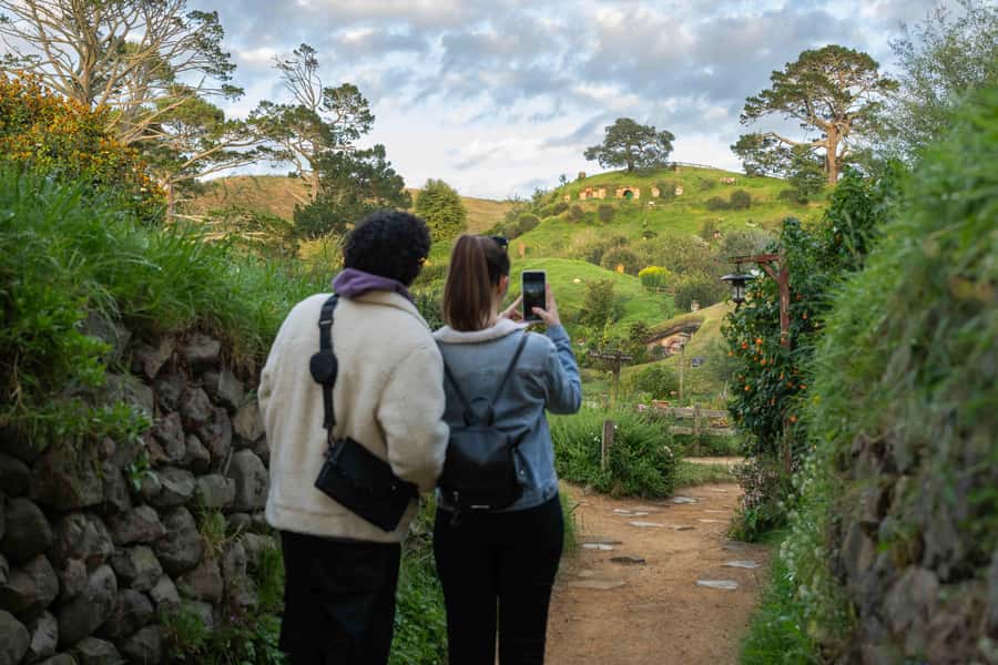 From Auckland: Hobbiton Movie Set Trip with Guided Tour - Quick takeaways before you go