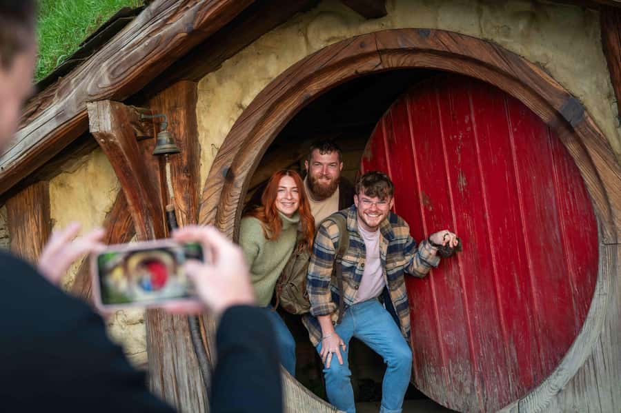 From Auckland: Hobbiton Movie Set Trip with Guided Tour - The early start from Auckland, and why it actually helps