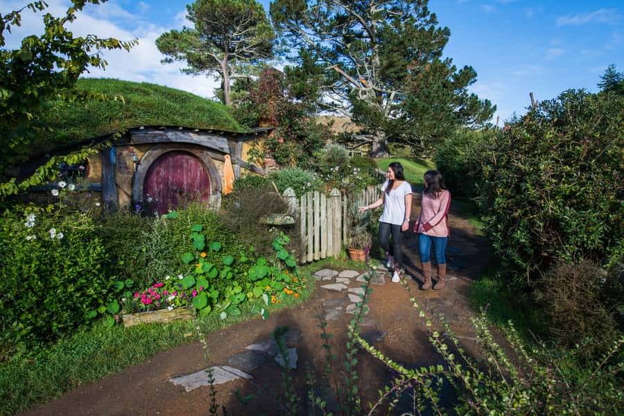 From Auckland: Hobbiton Movie Set Trip with Guided Tour - Walking comfort, weather plans, and what to pack