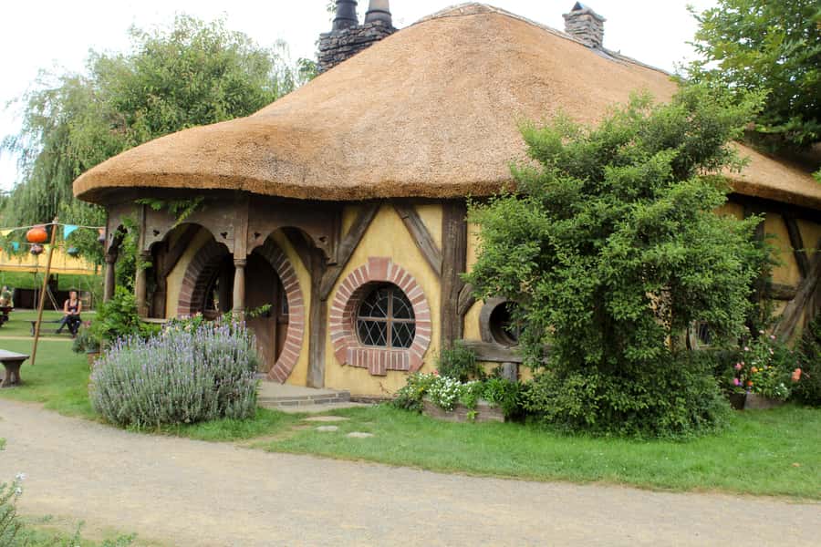 From Auckland: Hobbiton & Rotorua Tour with Lunch at Te Puia - Hobbiton Movie Set: The 2.5 Hours That Makes It Feel Real