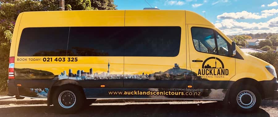 From Auckland: Hobbiton & Waitomo Caves Day Trip with Lunch - How the timing really feels in an 11-hour day
