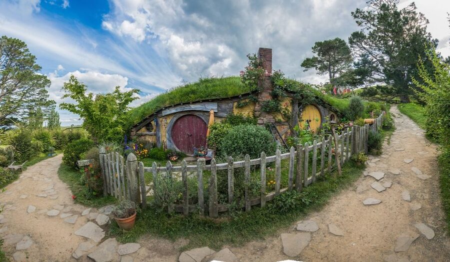 From Auckland: Hobbiton & Waitomo Caves Day Trip with Lunch - Who this tour suits best, and who should reconsider