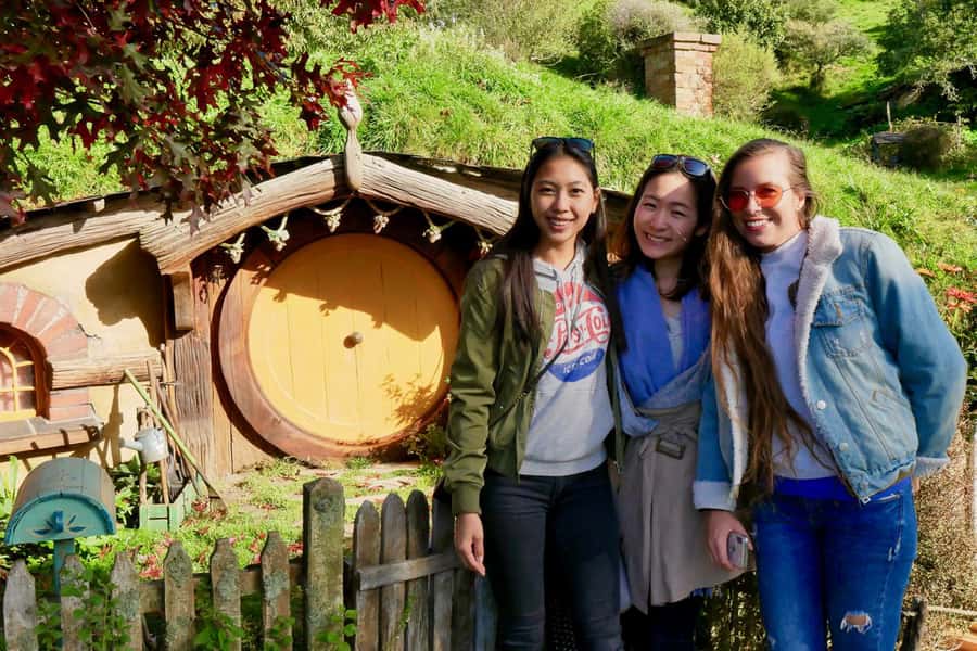 From Auckland: Hobbiton & Waitomo Caves Full-Day Trip - The Green Dragon Inn break: a small perk that changes the mood