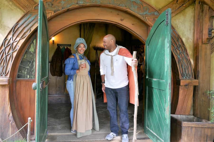 From Auckland: Hobbiton & Waitomo Caves Full-Day Trip - Should you book Hobbiton and Waitomo from Auckland?
