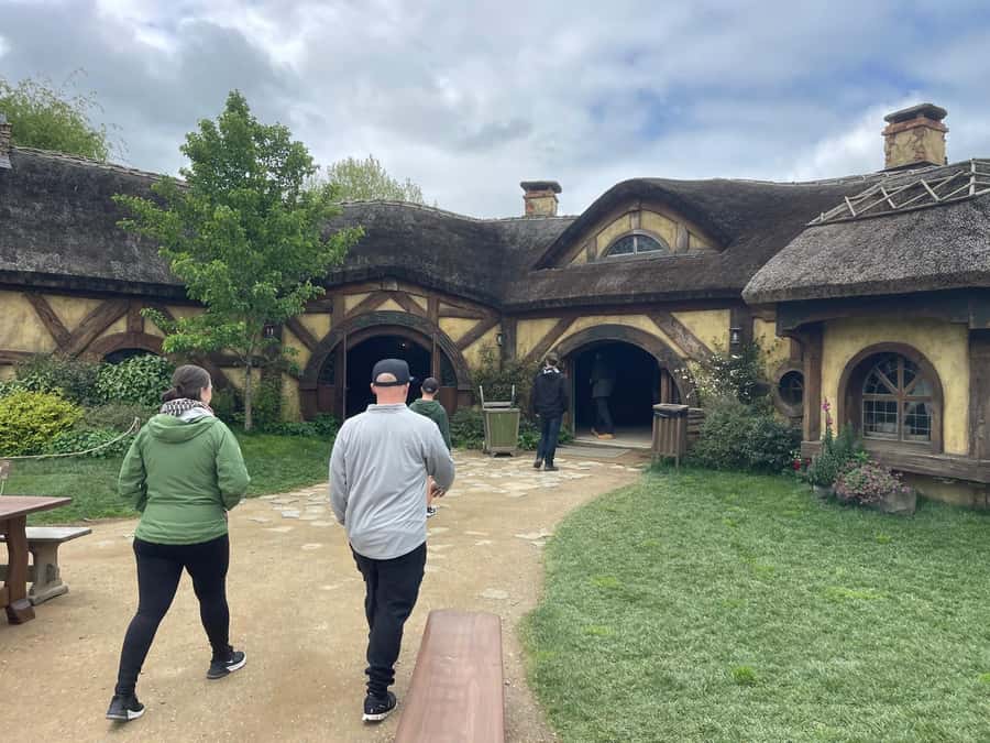 From Auckland: Hobbiton, Waitomo Caves & Kiwi House Tour - Green Dragon Inn: the included drink that finishes Hobbiton right