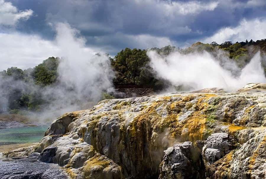 From Auckland: Rotorua Māori Village & Hot Springs with Haka - Auckland to Rotorua: the long ride that actually matters
