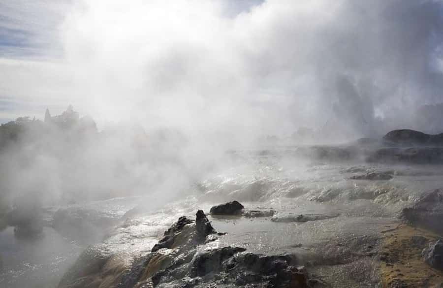 From Auckland: Rotorua Māori Village & Hot Springs with Haka - After the performance: geothermal park time without rushing