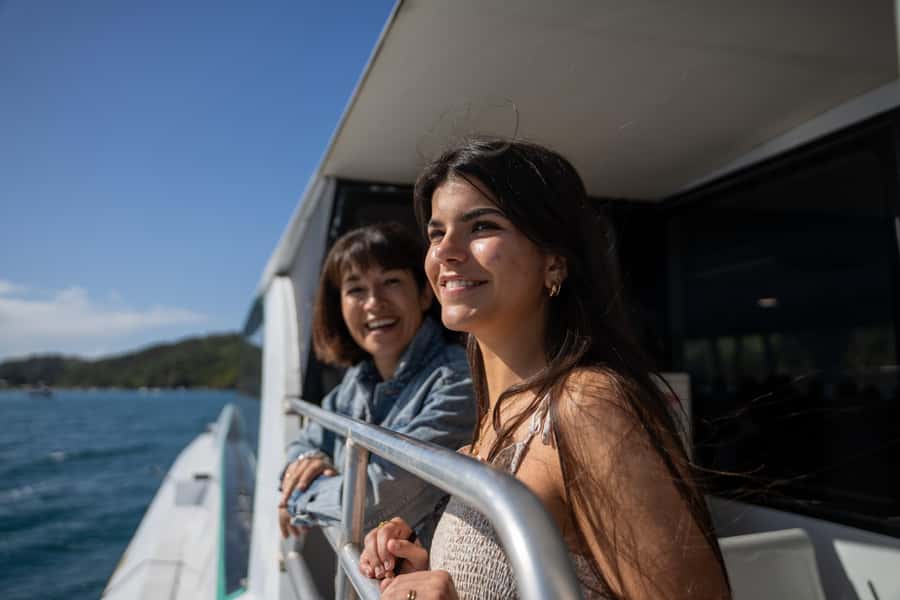 From Auckland: Taste Of Waiheke Island Day Tour - Batch Winery, lunch plus wine tasting in a scenic setting