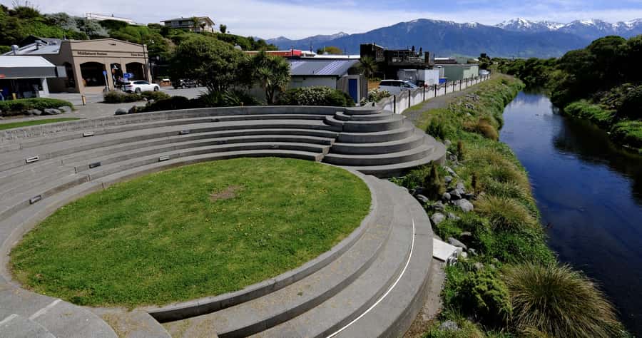 From Christchurch: Kaikōura Day Tour with Whale Watching - Guides and the small-group advantage