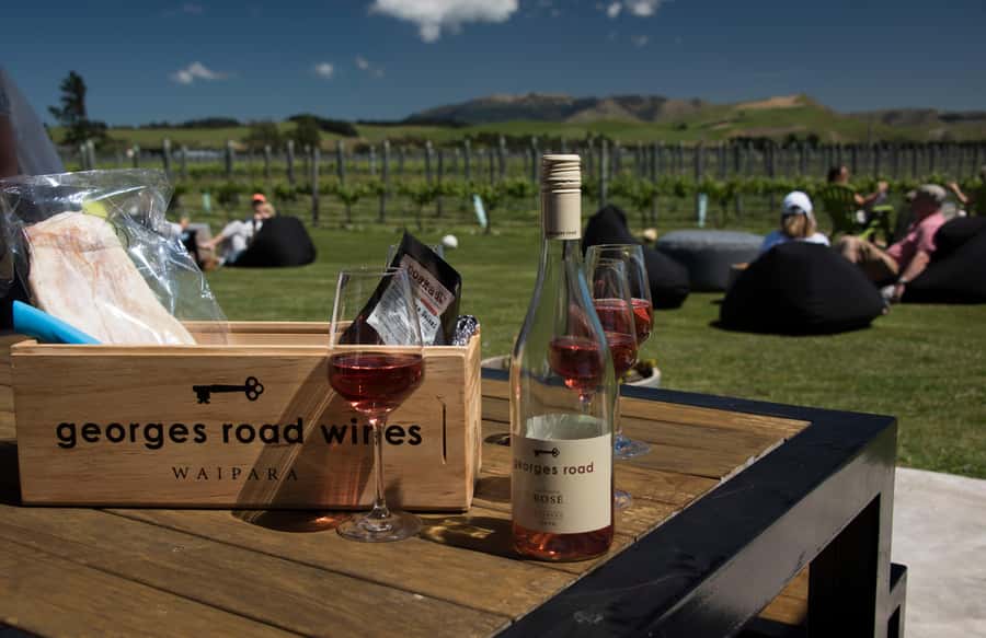 From Christchurch: Sheep Farm Experience with Lunch & Winery - Louise’s Lookout picnic lunch: more than a basic lunch box