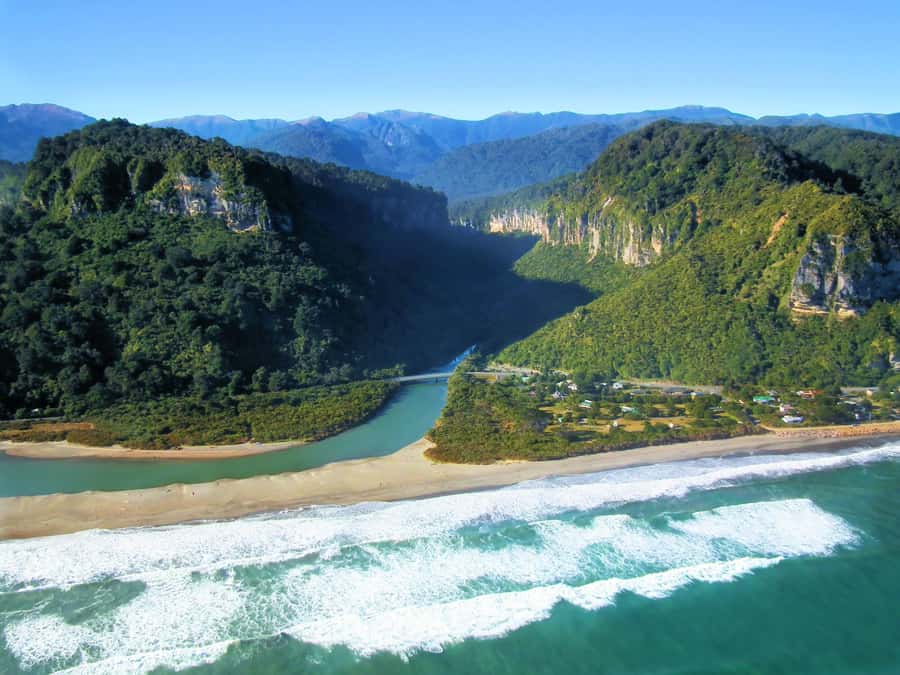 From Greymouth: Punakaiki Blowholes & Pancake Rocks Tour - The full experience on a 3-hour Punakaiki outing