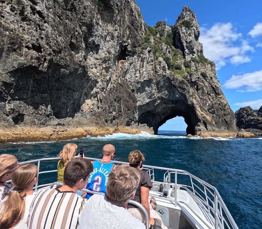 From Paihia: Scenic Cruise with Roberton Island Stopover - Roberton Island and Twin Lagoons: the 360-degree viewpoint walk