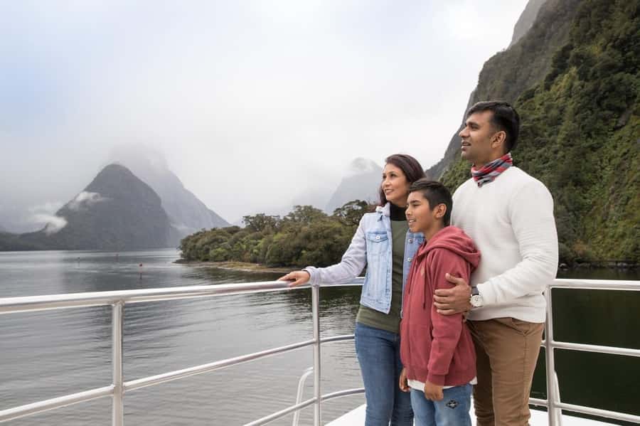 From Queenstown Milford Sound Cruise & Glass-Roof Coach Tour - The role of the driver guide: why commentary changes everything