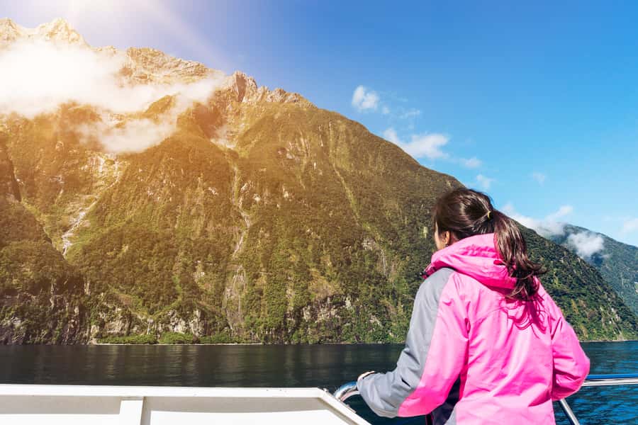 From Queenstown: Milford Sound Premium Day Tour and Cruise - A 12-hour Milford Sound day that starts with the ride