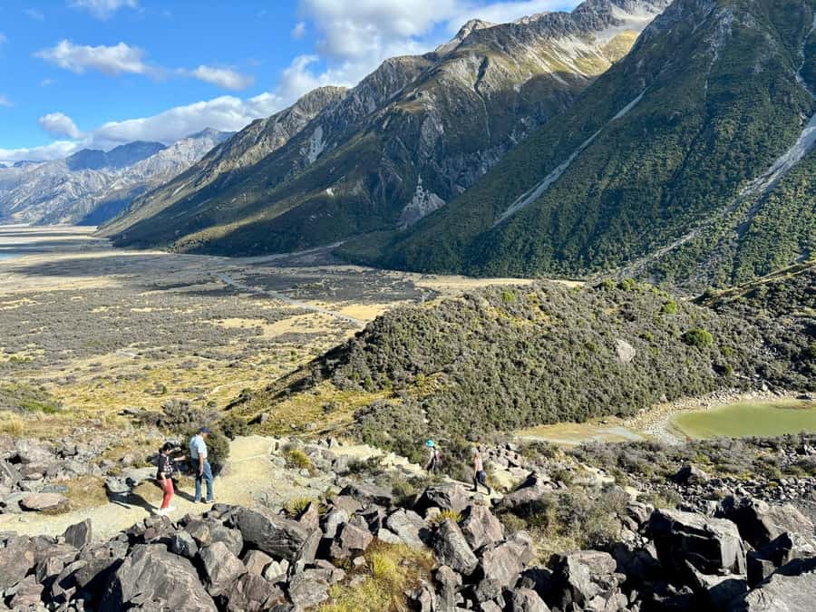 From Queenstown: Mount Cook Scenic Day Tour - Lake Pukaki: the quick stop that pays off