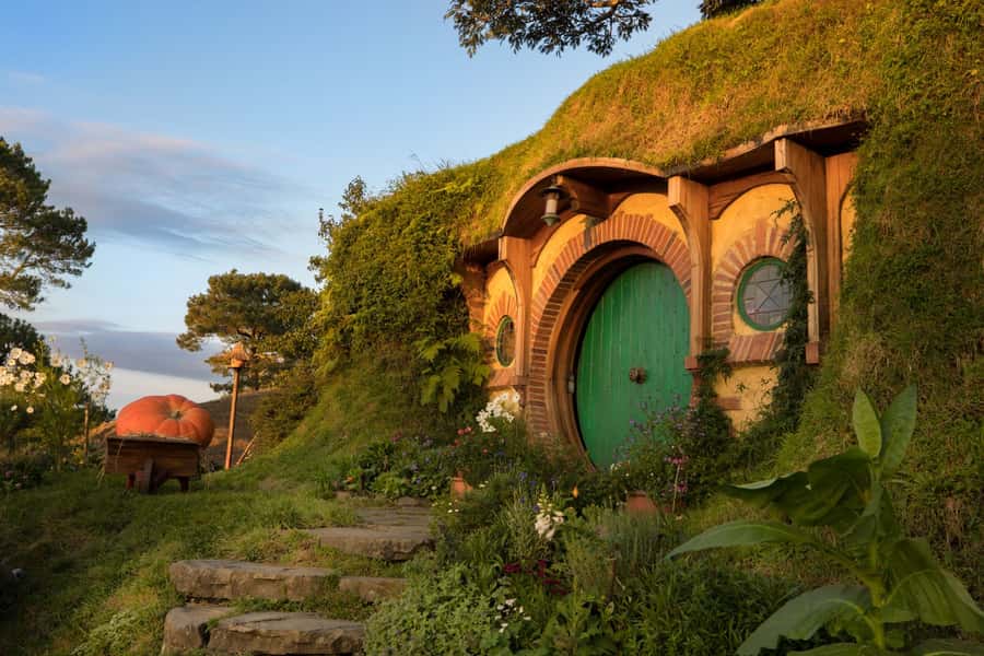 From Rotorua: Hobbiton Movie Set Tour with Festive Lunch - Photos, gift shop time, and how big-group flow affects your experience