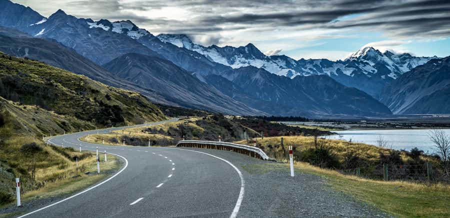 From Tekapo: Small-Group, Carbon Neutral Mt Cook Day Tour - Lake Pukaki lookout, why the colors change hour to hour
