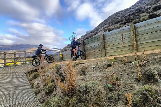 From Wanaka Bike the Lake Dunstan Trail with Shuttle Return - Wanaka shuttling to Cromwell: less hassle, more riding time
