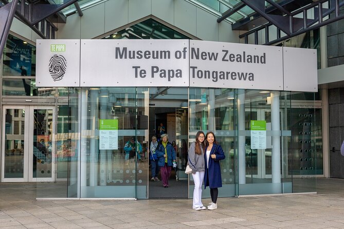 Full Day Guided Wellington Tour including guided tour at Te Papa - Oriental Bay and a realistic lunch break