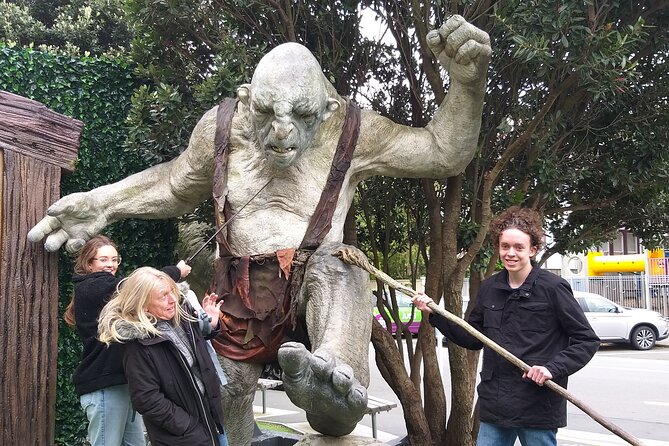 Full Day Lord of the Rings Tour - Courtenay Place and the Embassy Picture Theatre premieres