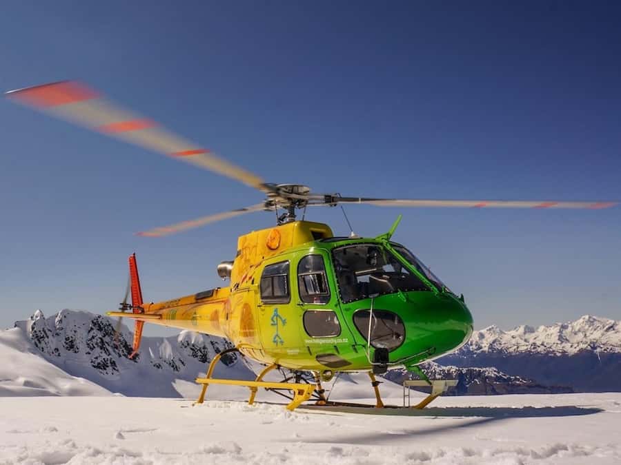 Glenorchy: 25-30 Minute Snow Landing Helicopter Experience - Lake Wakatipu Photo Stop: Quick Camera Time Without the Rush
