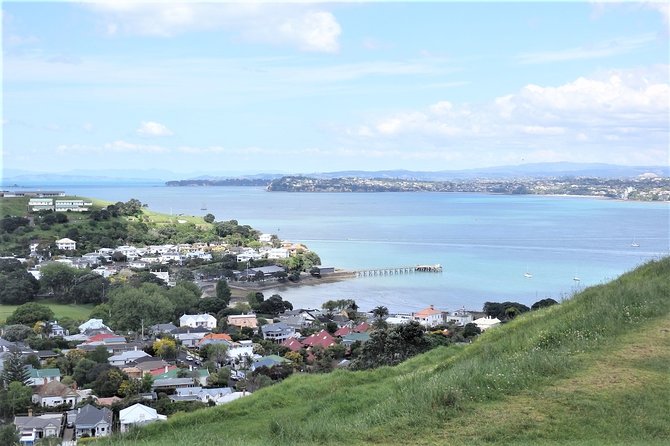 Half-Day: Small Group Auckland Scenic Tour - 4 HOURS - Mount Eden and the volcanic viewpoint payoff