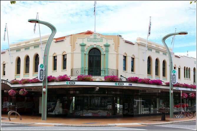 Hawkes Bay - Scenic, luncheon, wine Tour - Hastings drive-by: Art Deco meets Spanish Mission style