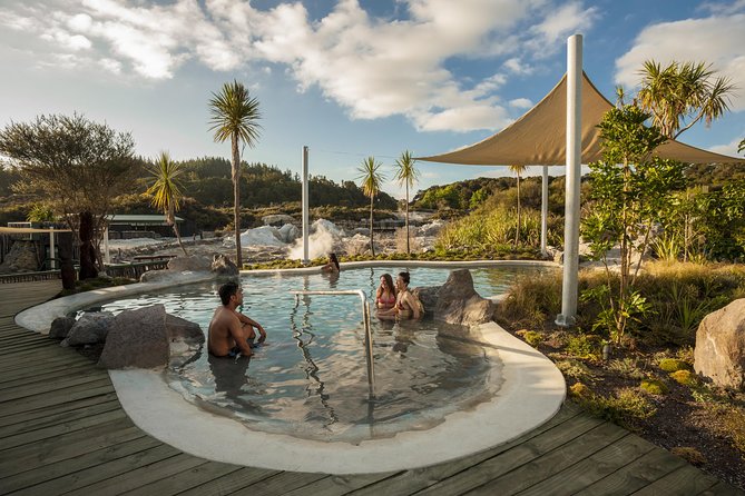 Hell's Gate Mud Bath & Spas - Your first stop at the mud bath: mud, rinse, and skin prep